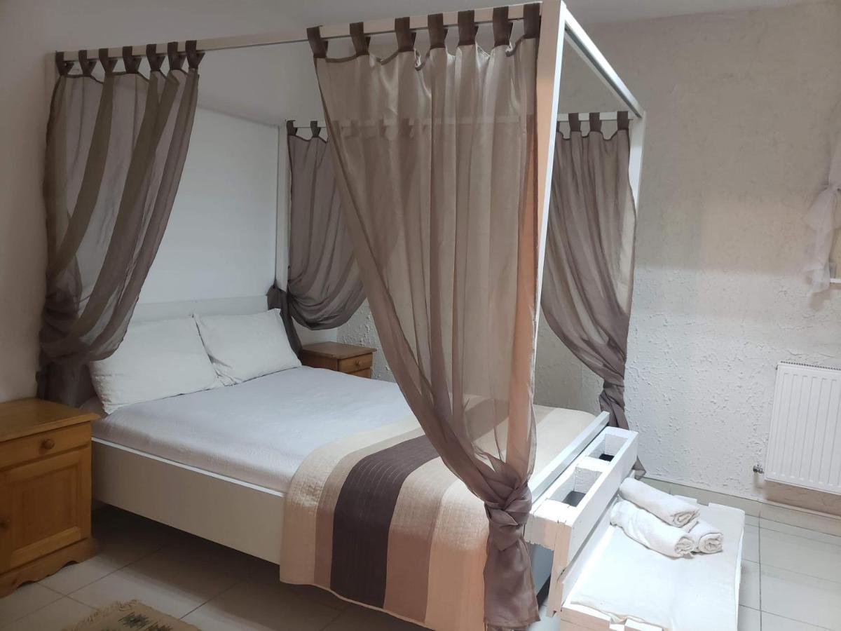 Aqua Apartman Satu Mare Exteriör bild