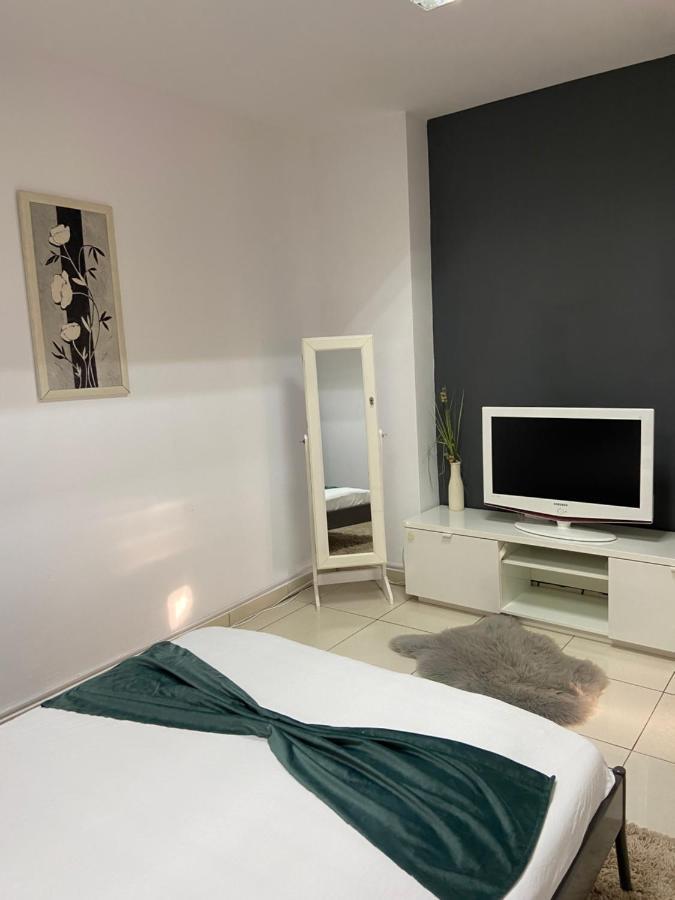 Aqua Apartman Satu Mare Exteriör bild
