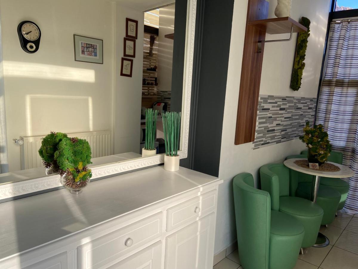 Aqua Apartman Satu Mare Exteriör bild