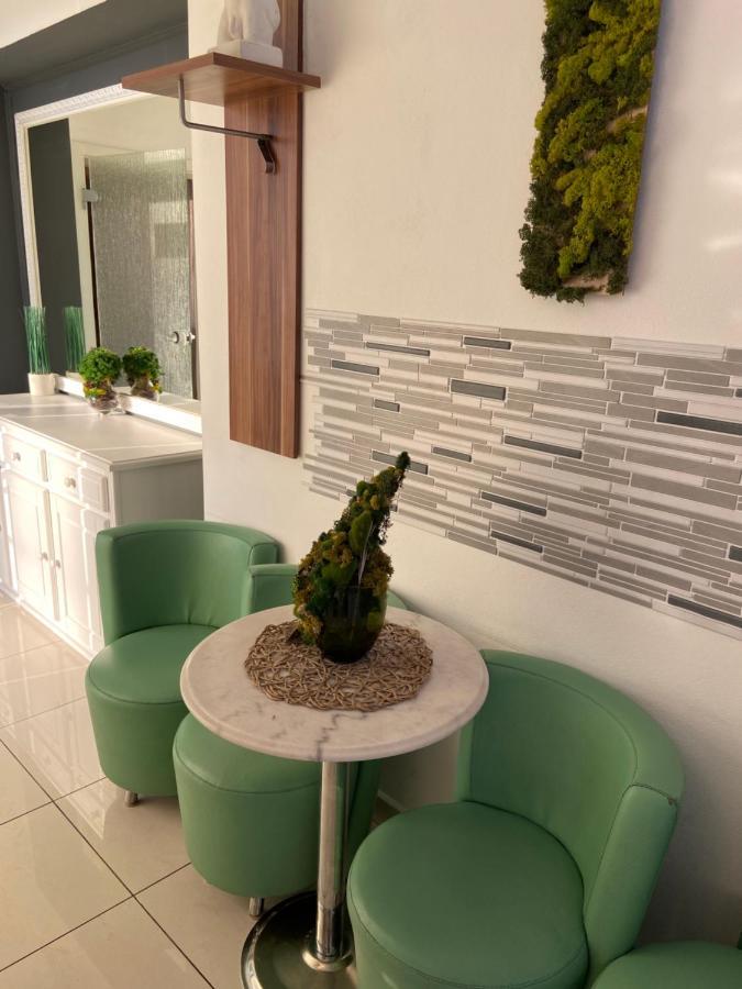 Aqua Apartman Satu Mare Exteriör bild