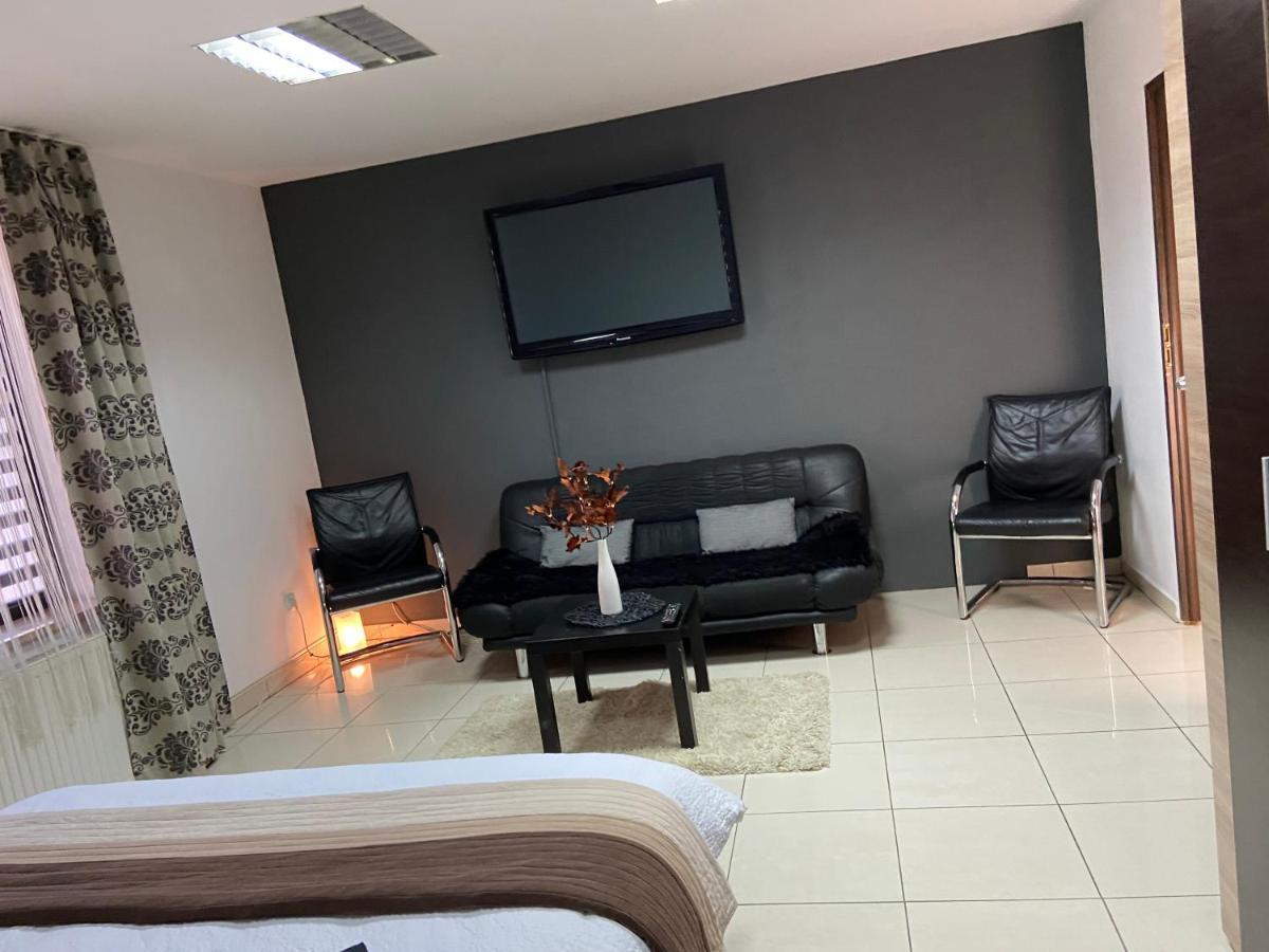 Aqua Apartman Satu Mare Exteriör bild